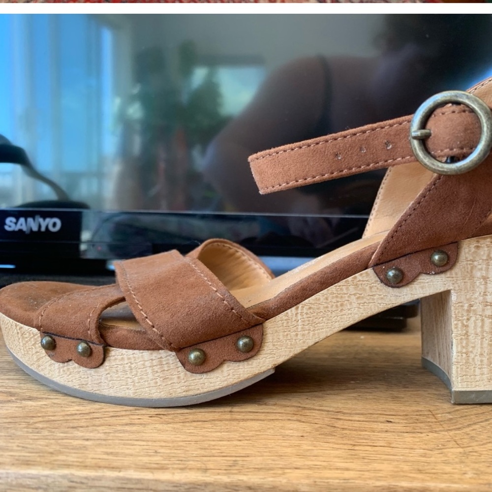 American eagle heels